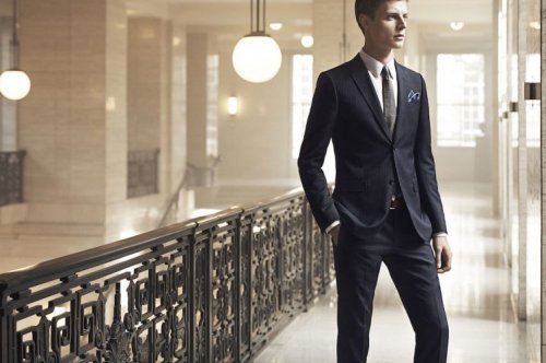 TAKIM ELBİSE GİYERKEN DİKKAT EDİLMESİ GEREKEN 9 KURAL